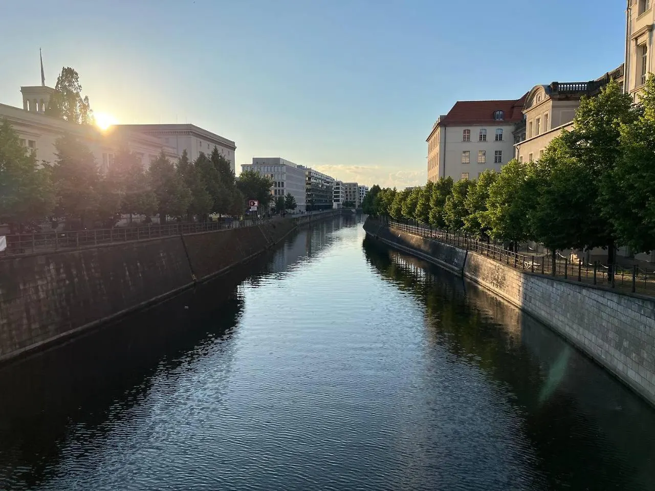Modern Studio In Central Berlin & Free Gym Access Apartment